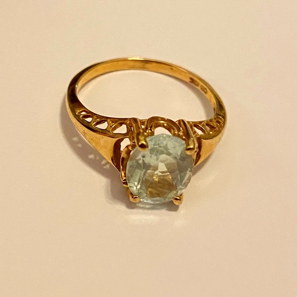 gold ring w/ aquamarine gem